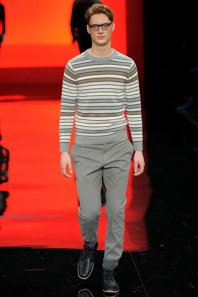 Look 10